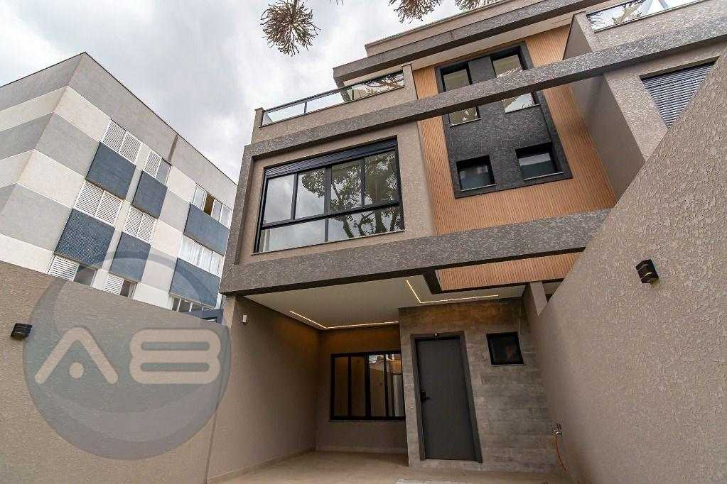 Lindo sobrado com 3 suítes à venda - Água Verde