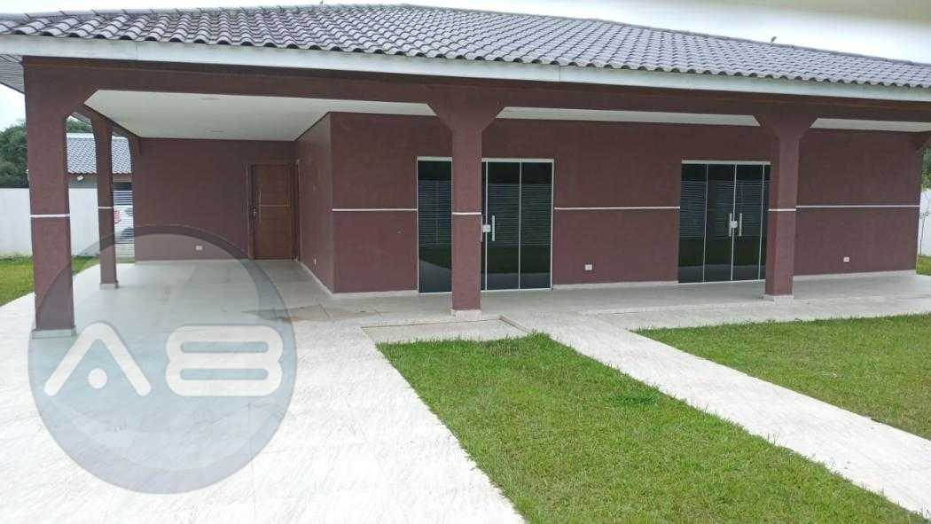 Casa com churrasqueira 3 quartos , 2 vagas de garagem no Cerca...