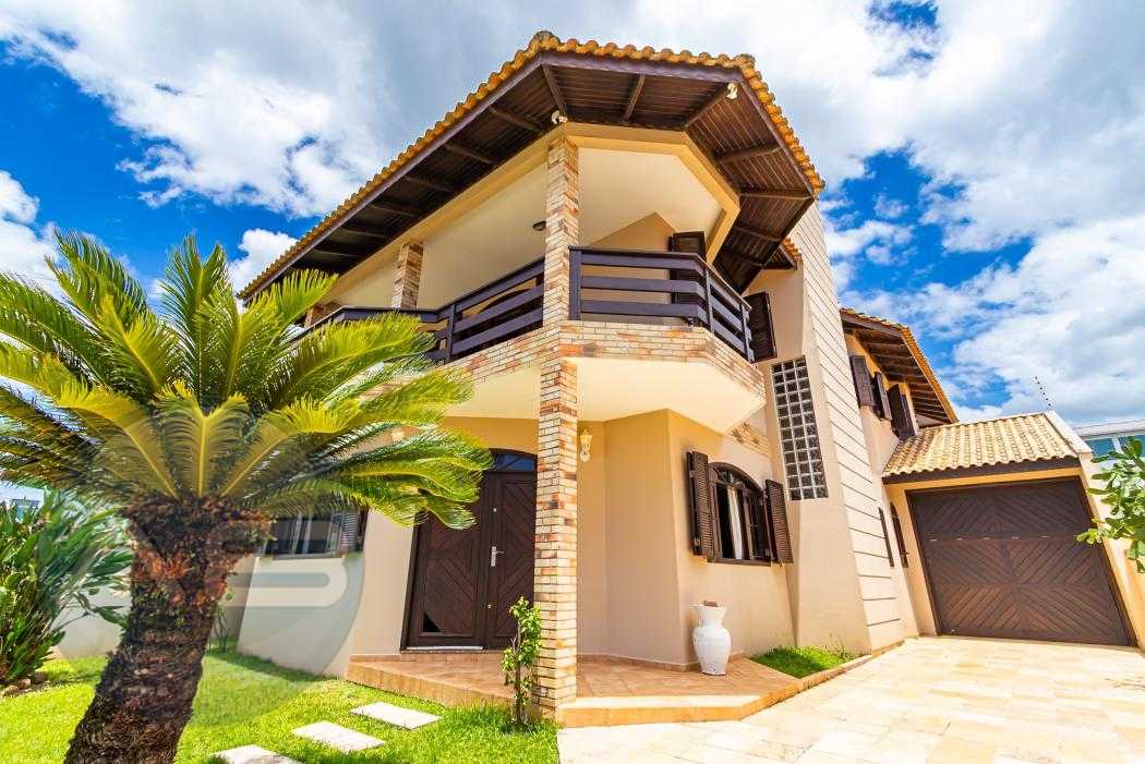 Casa de Praia em Itapoá  6 Quartos, Piscina, Sauna e Espaço G...