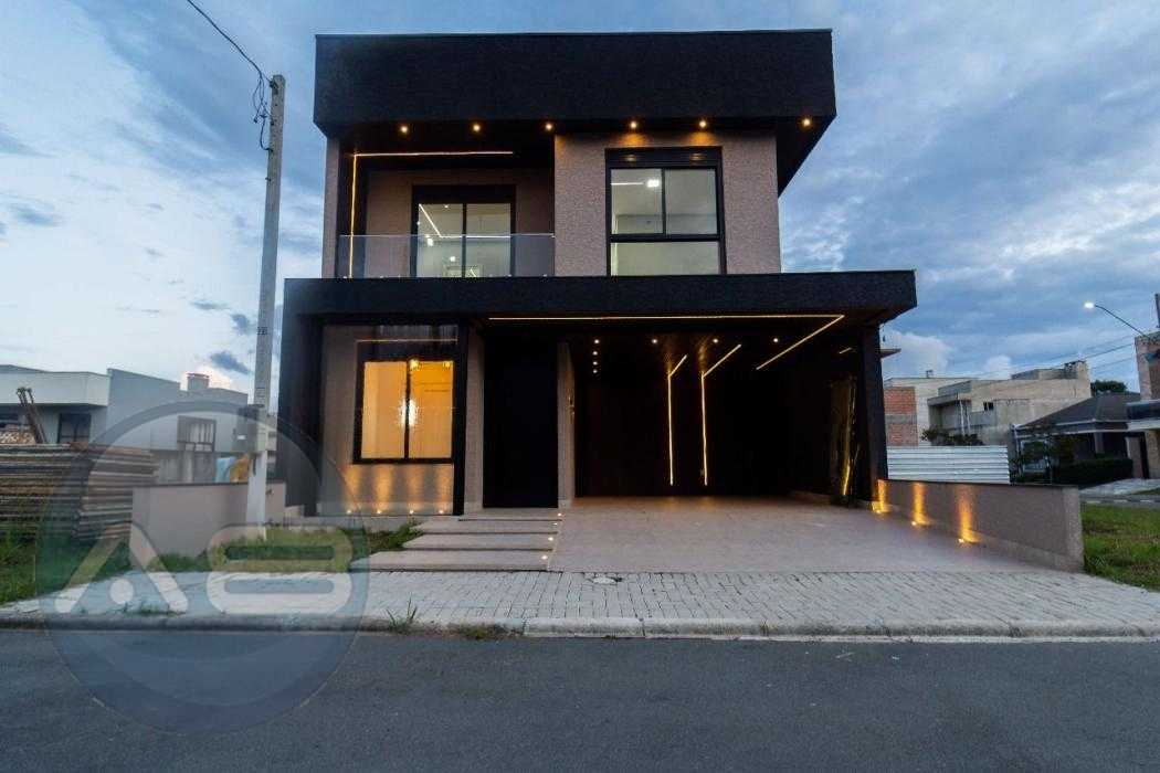 SOBRADO COM 3 DORMITÓRIOS, INCLUINDO UMA SUÍTE, GARAGEM PARA 4...