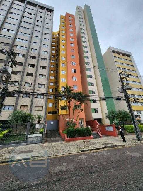 Apartamento à venda, no Edificio Royal Light em Curitiba, Cris...