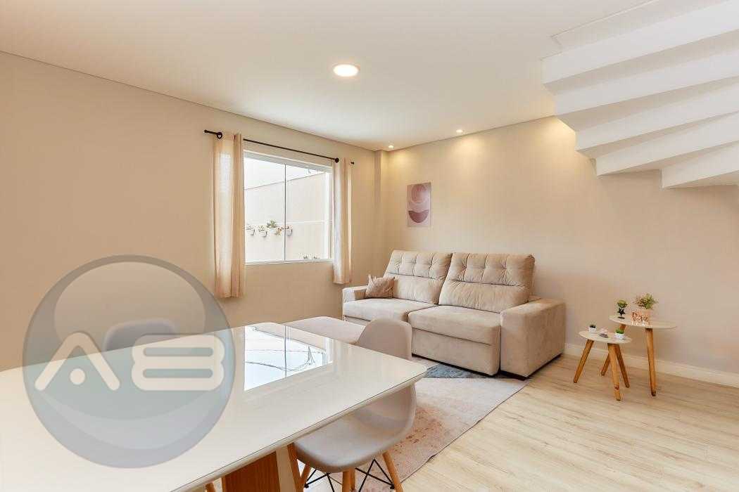 Sobrado Triplex com 4 quartos, amplo ?tico, vagas para at? 3 c...