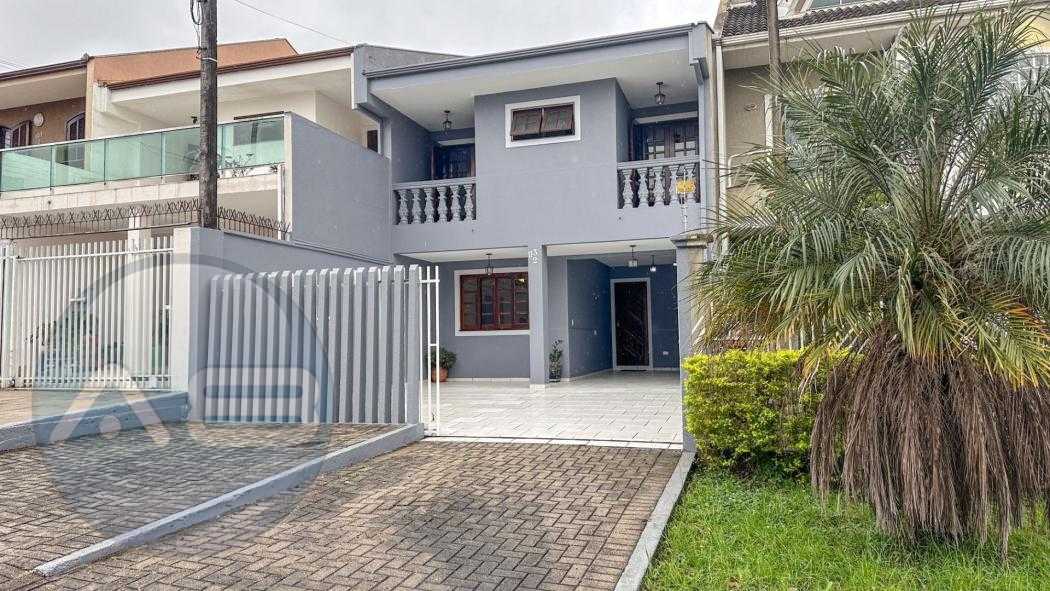 Sobrado com 4 Quartos, sendo uma suíte - Xaxim - Curitiba/PR