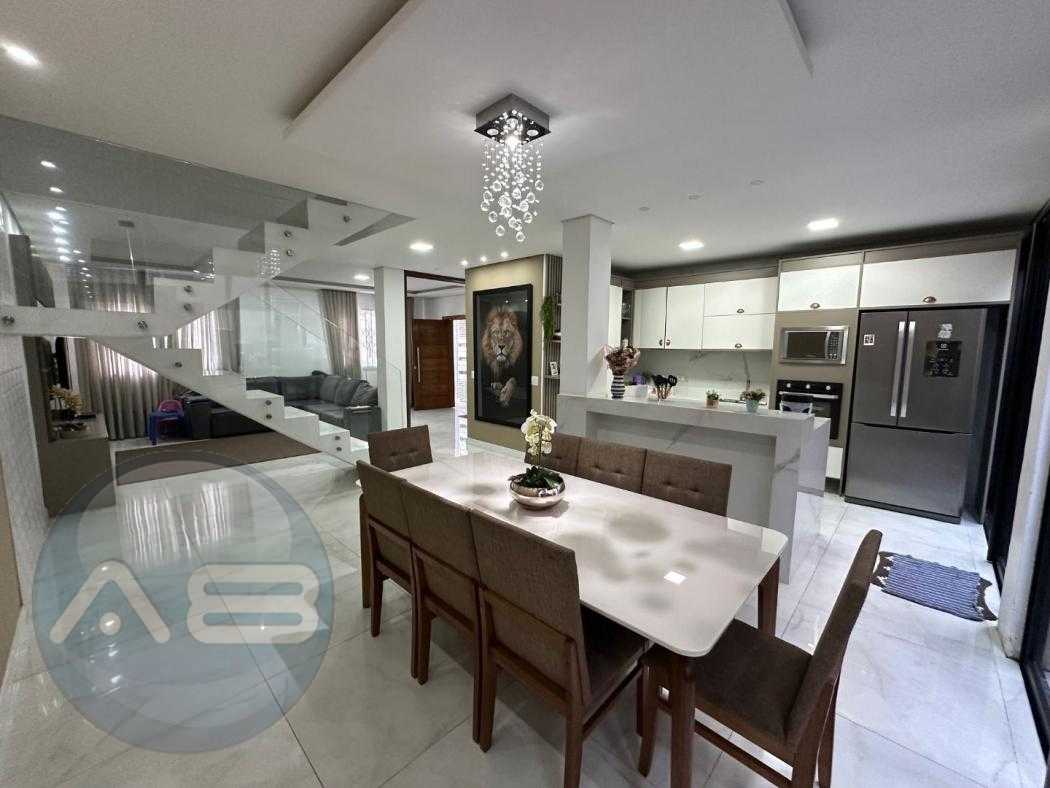 Sobrado com 4 dormitórios à venda, 300 m² por R$ 900.000,00 - ...
