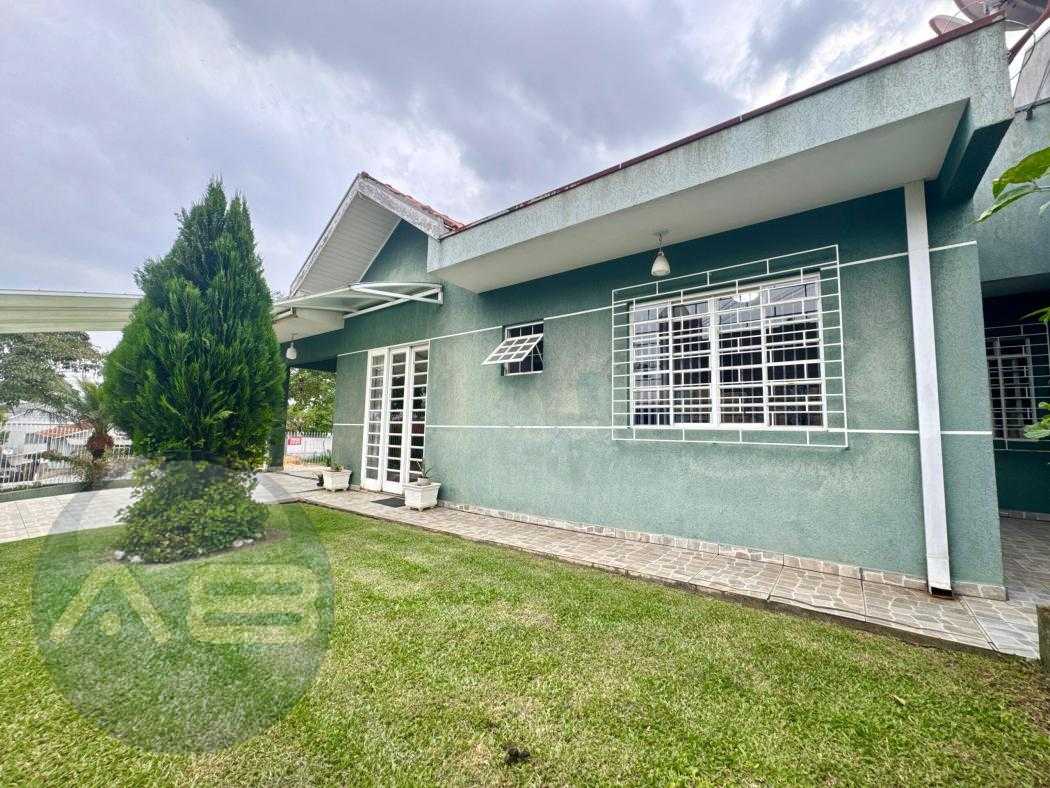 CASA DE ESQUINA TÉRREA AVERBADA PRÓXIMO A NICOLA PELLANDA.