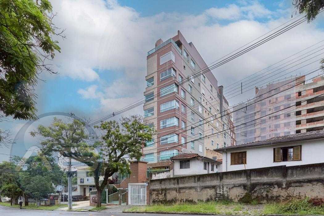 Cobertura à venda no bairro Água Verde / Rua Castro