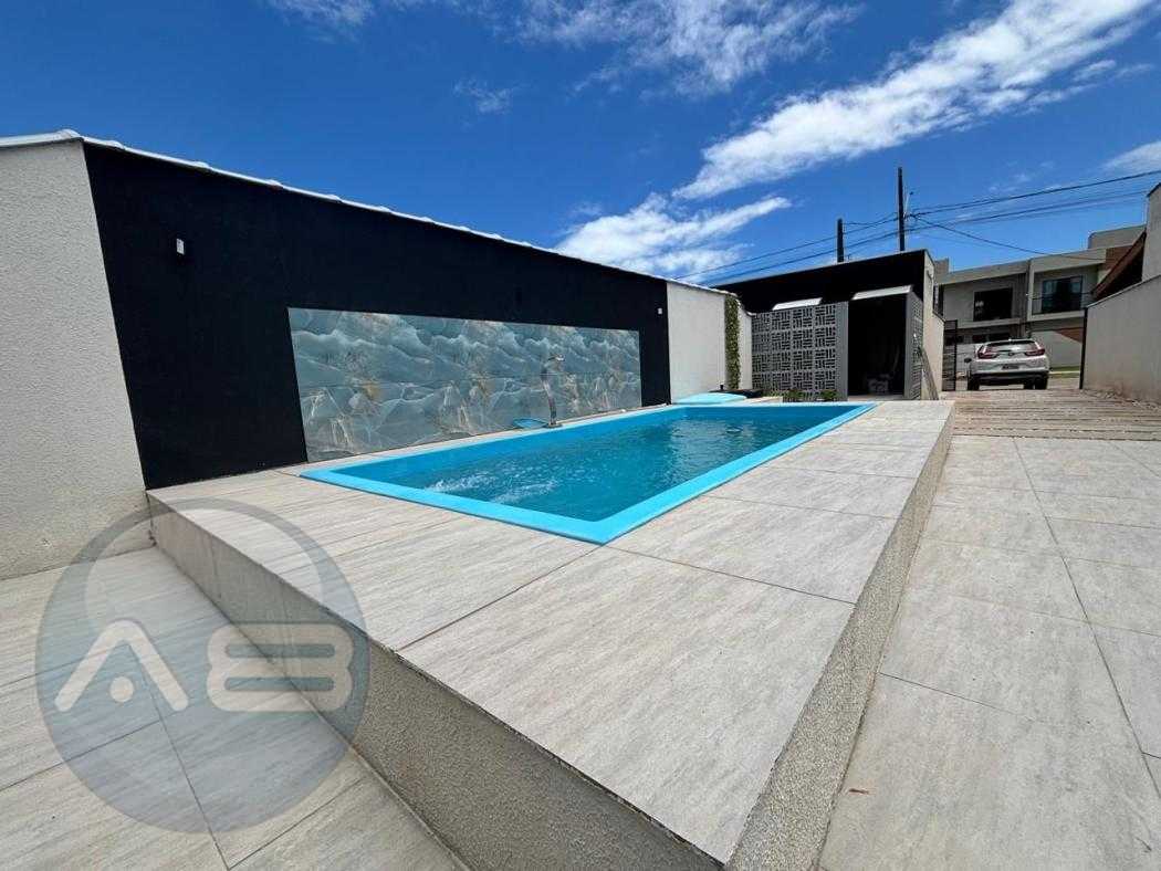 EXCELENTE CASA COM PISCINA A POUCOS METROS DA PRAIA - NOVA