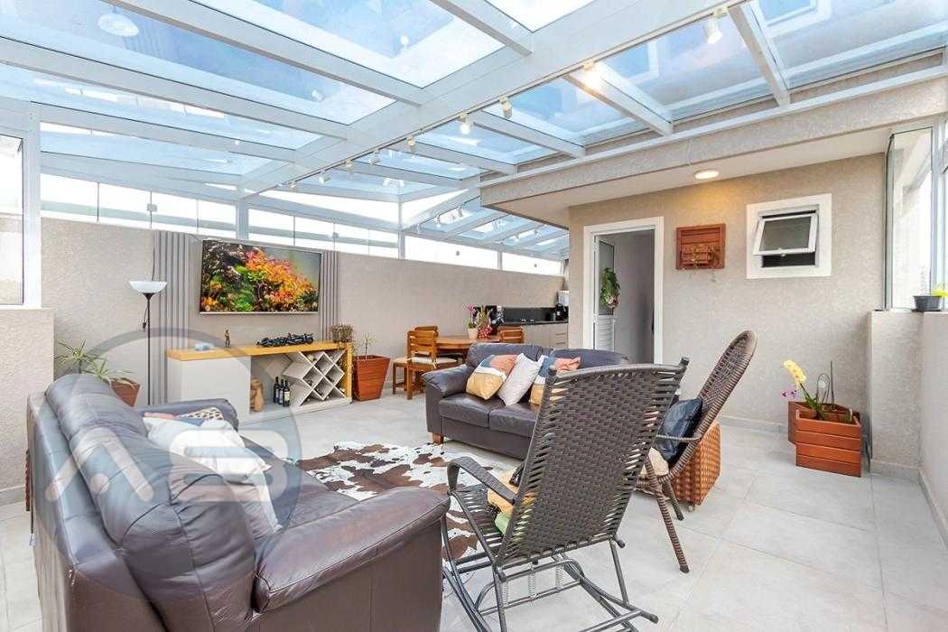 Sobrado/Triplex em condomínio, com lindo espaço para receber f...