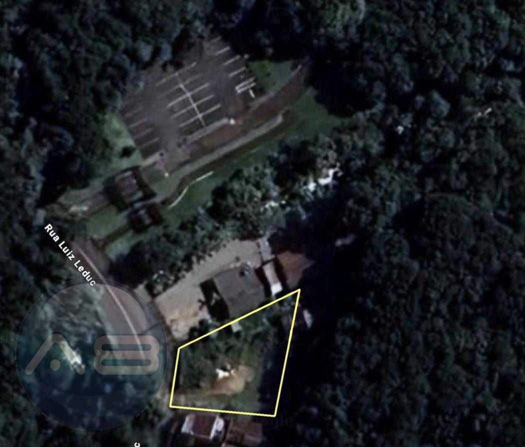 Terreno com 820 metros ao lado do Parque Vista Alegre.