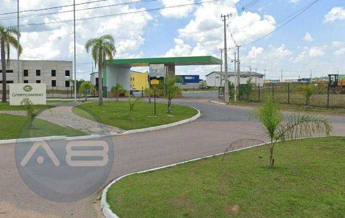 Área industrial em lote com 2100m² (30mx70m)-  Condomínio Gree...