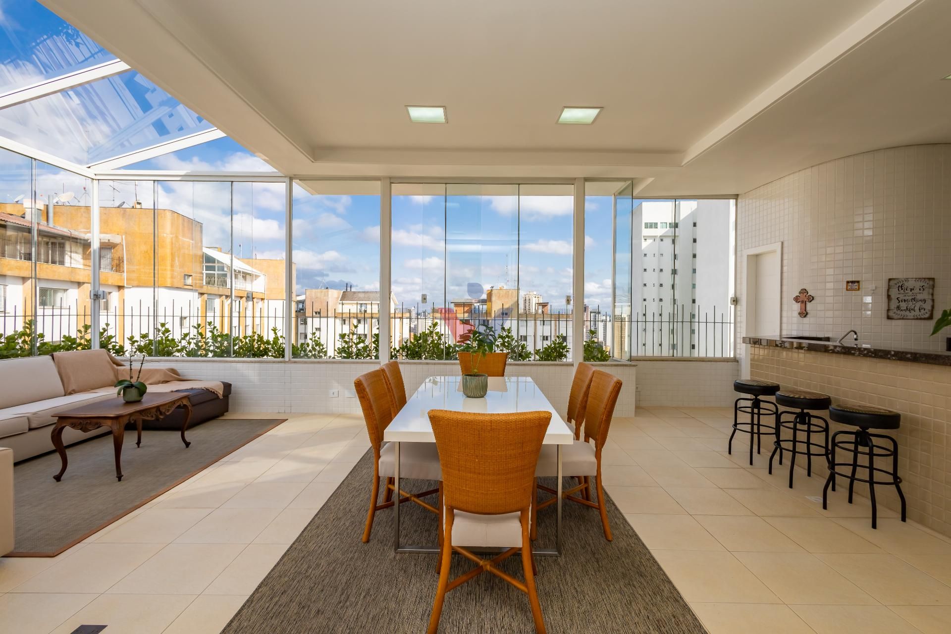 Cobertura Exclusiva 4 Quartos, 2 Suítes e Jacuzzi no Centro Cí...