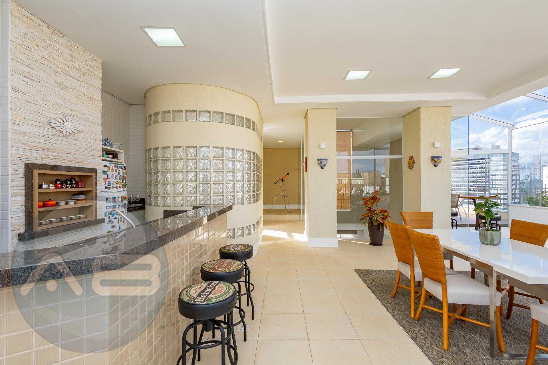 Cobertura Exclusiva 4 Quartos, 2 Suítes e Jacuzzi no Centro Cí...