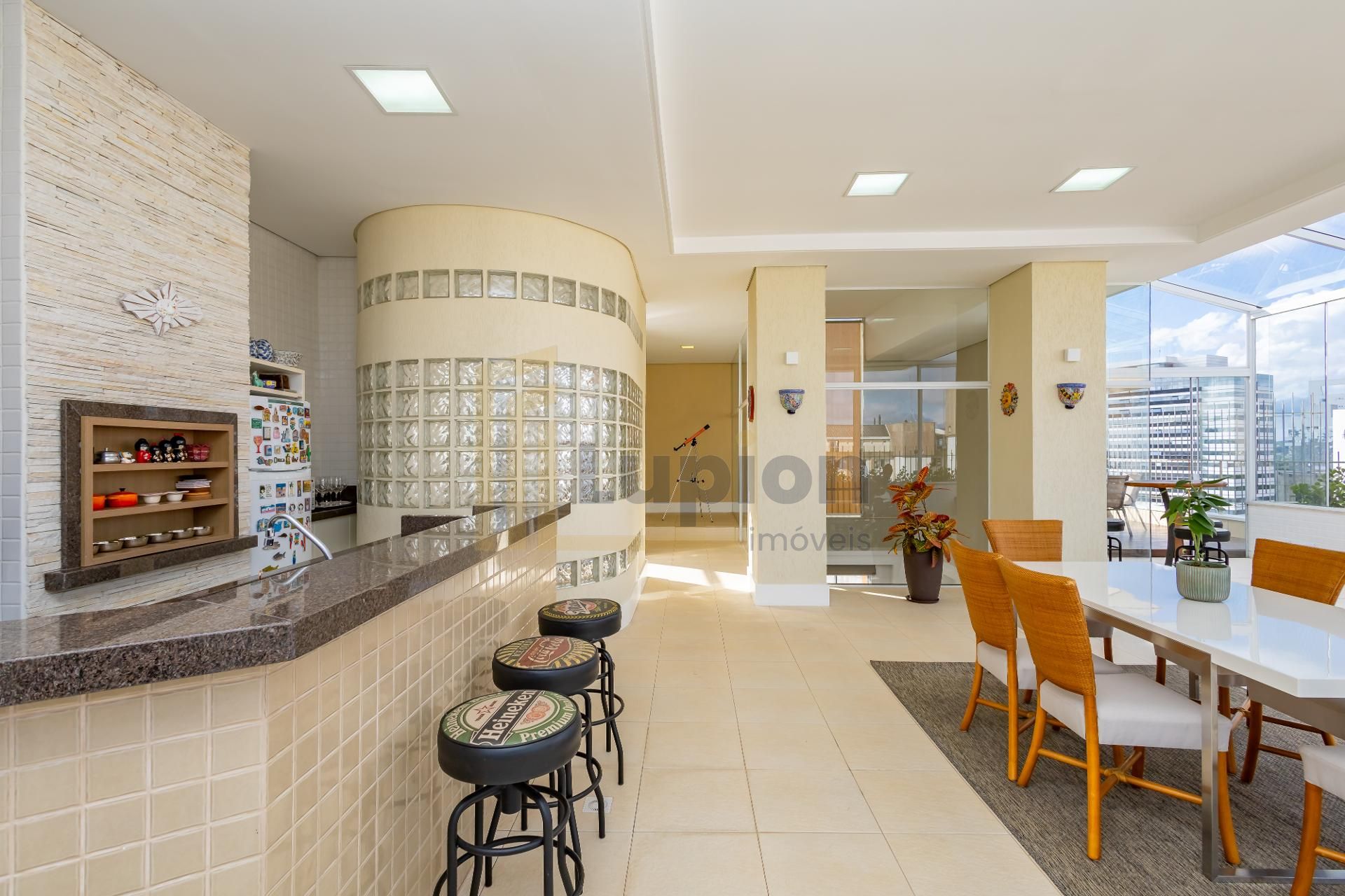 Cobertura Exclusiva 4 Quartos, 2 Suítes e Jacuzzi no Centro Cí...