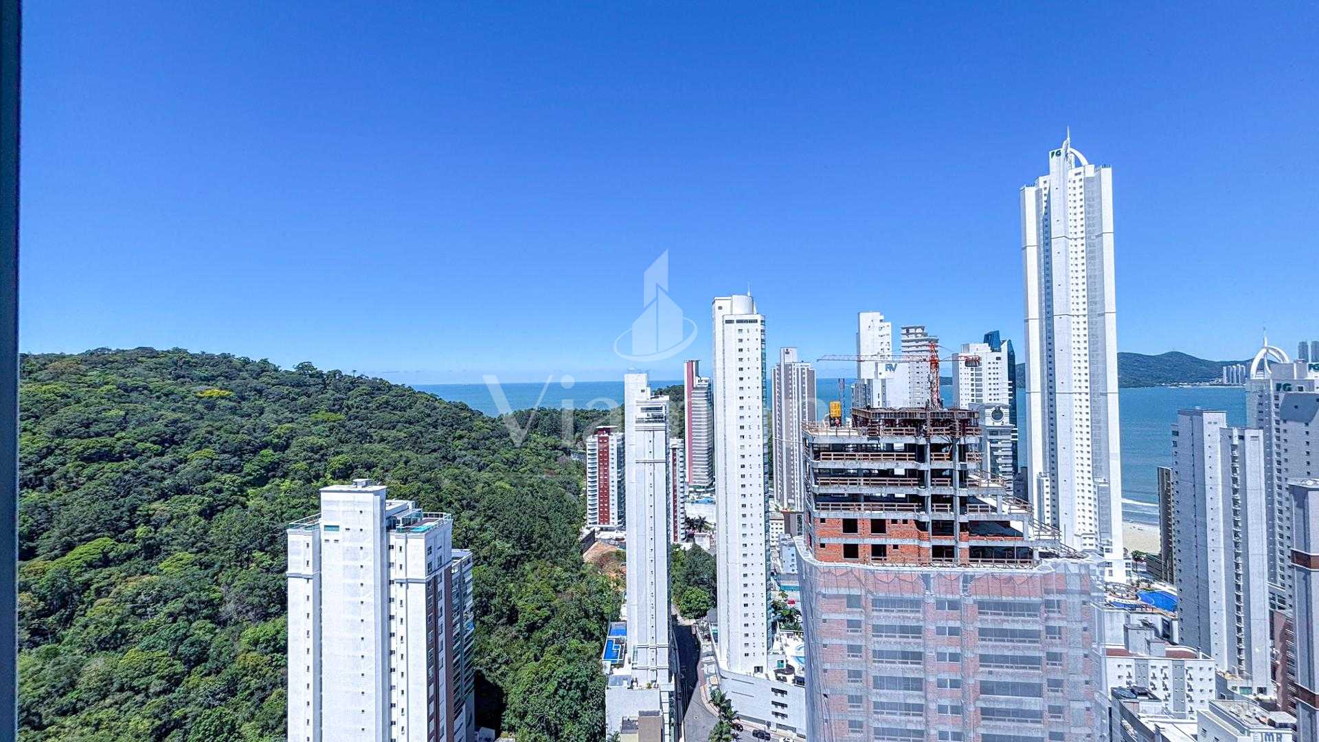 Apartamento mobiliado 3 suítes vista mar na Barra Norte em Bal...