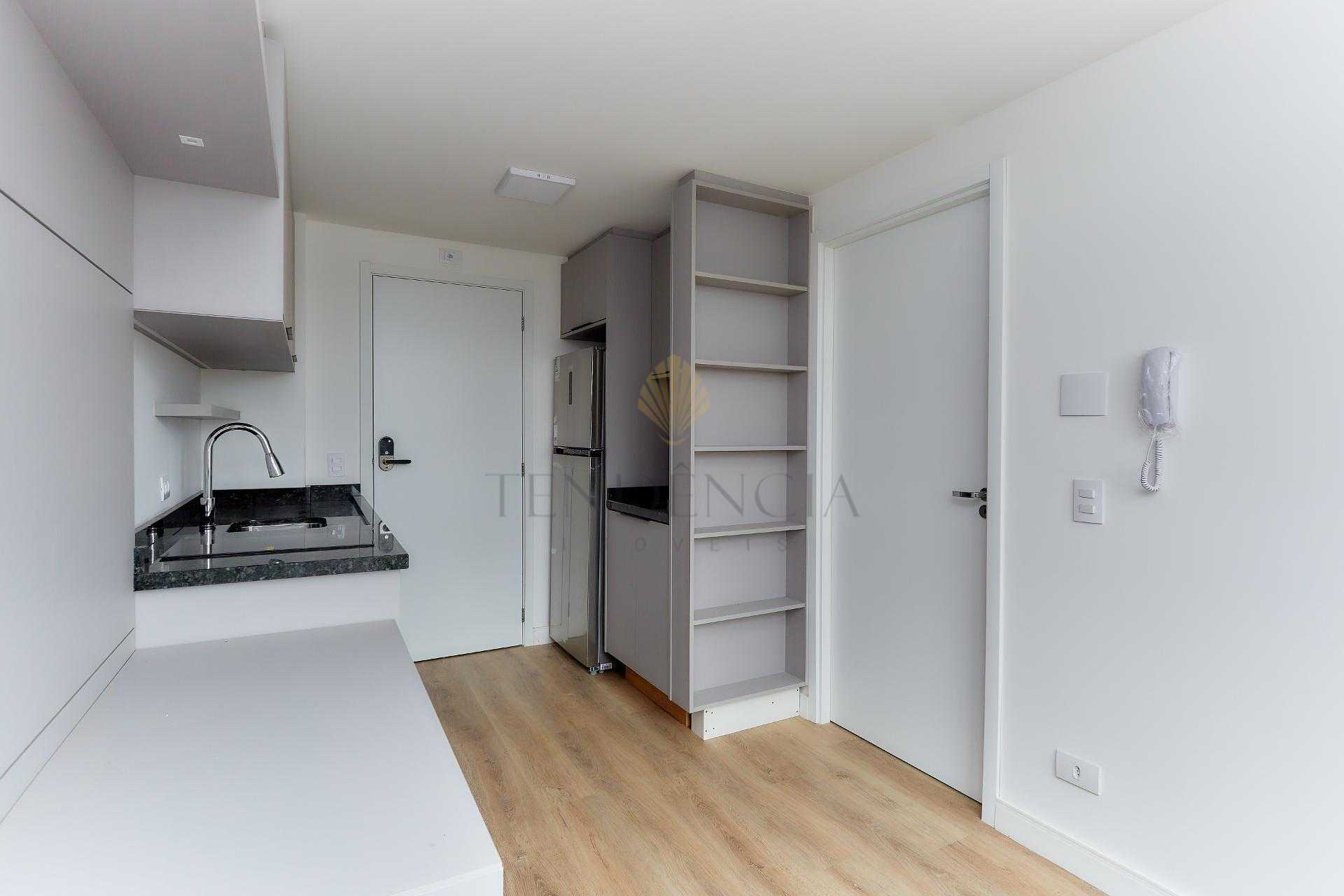 Studio SEMIMOBILIADO com 1 quarto para locação, 23,10 m2, PRAD...