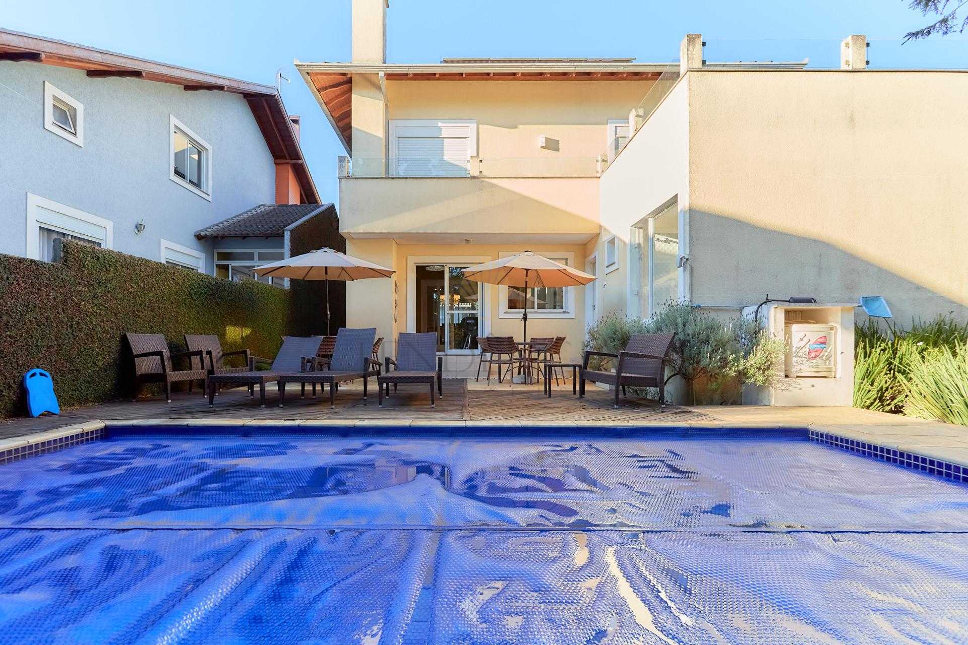 Casa em condom?nio com piscina para LOCA??O, 266,24 m2, 04 su?...
