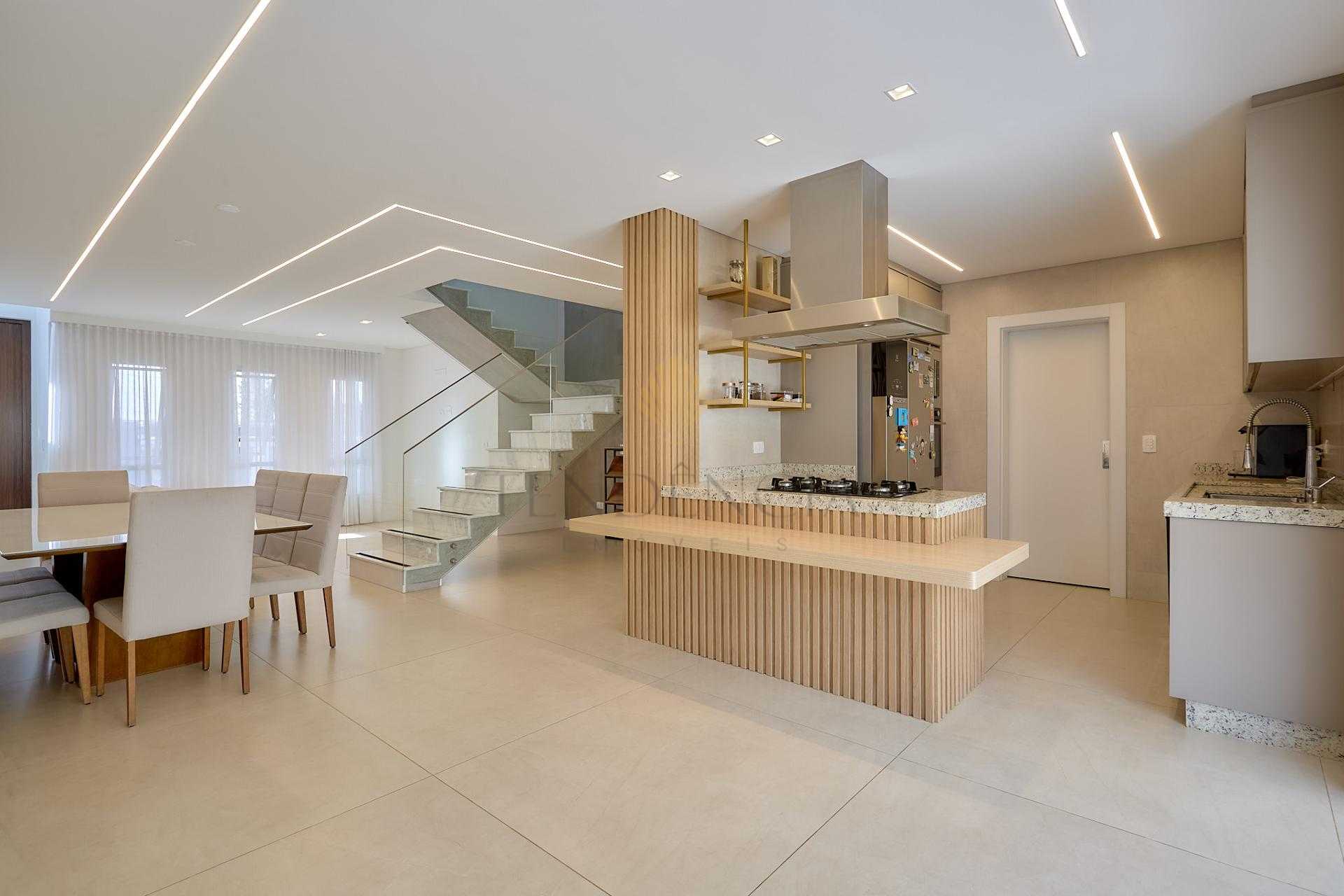Casa Alto Padrão com 4 SUÍTES à venda, 363,47 m2 SANTA FELICID...