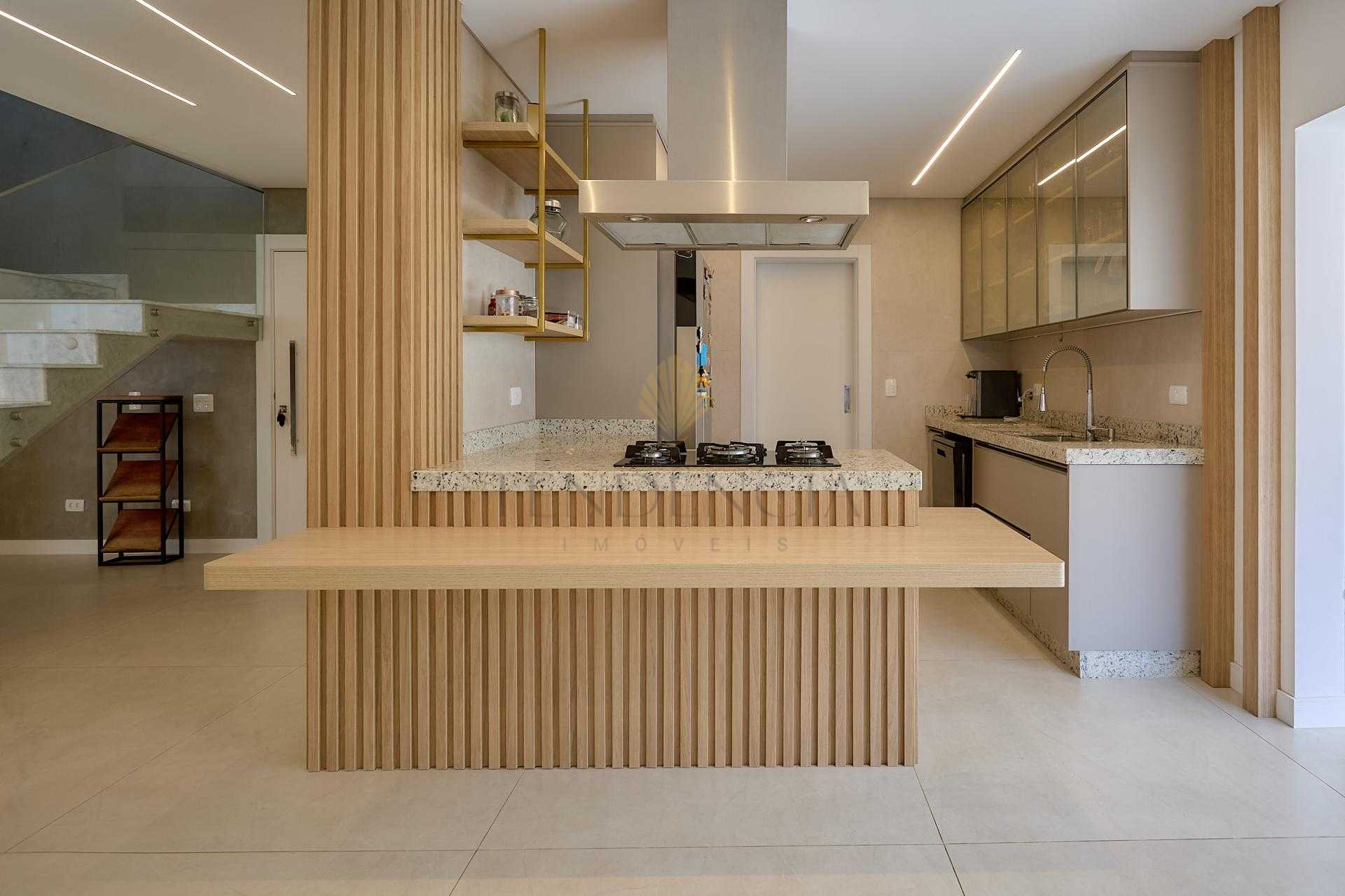 Casa Alto Padrão com 4 SUÍTES à venda, 363,47 m2 SANTA FELICID...