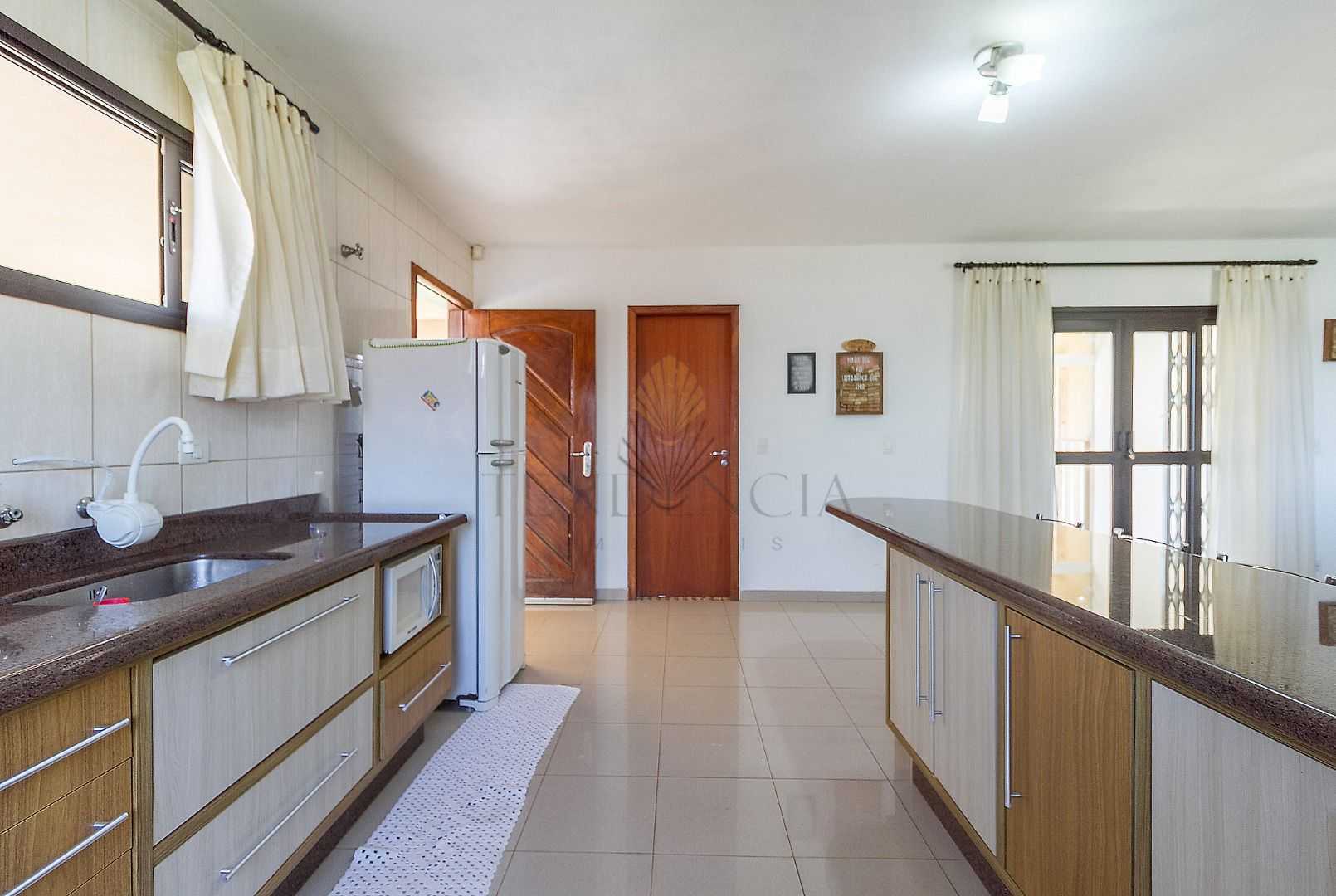 Casa com 3 quartos à venda, 297 m2, Uberaba - Curitiba PR
