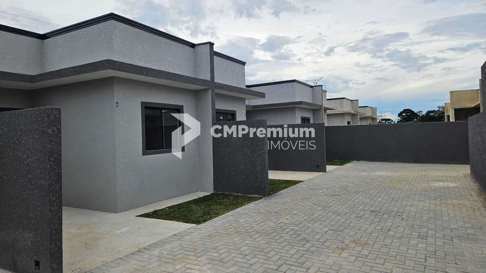 Casa aconchegante em condomínio seguro com amplo terreno