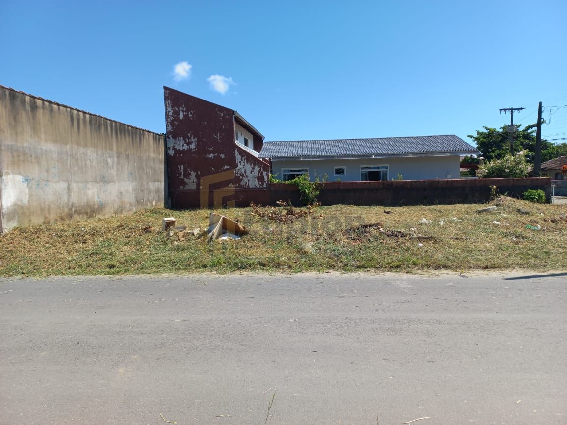 Terreno de Esquina na Praia de Enseada  252 m  a 350 m do Mar