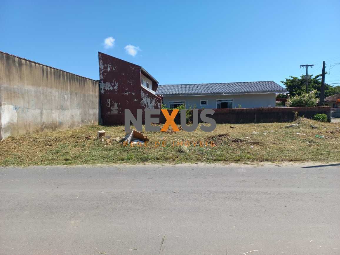 Terreno de Esquina na Praia de Enseada  252 m  a 350 m do Mar