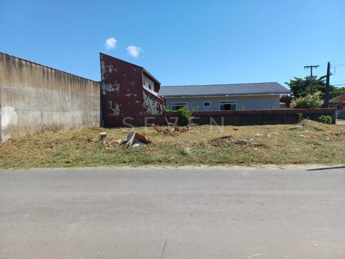 Terreno de Esquina na Praia de Enseada  252 m  a 350 m do Mar