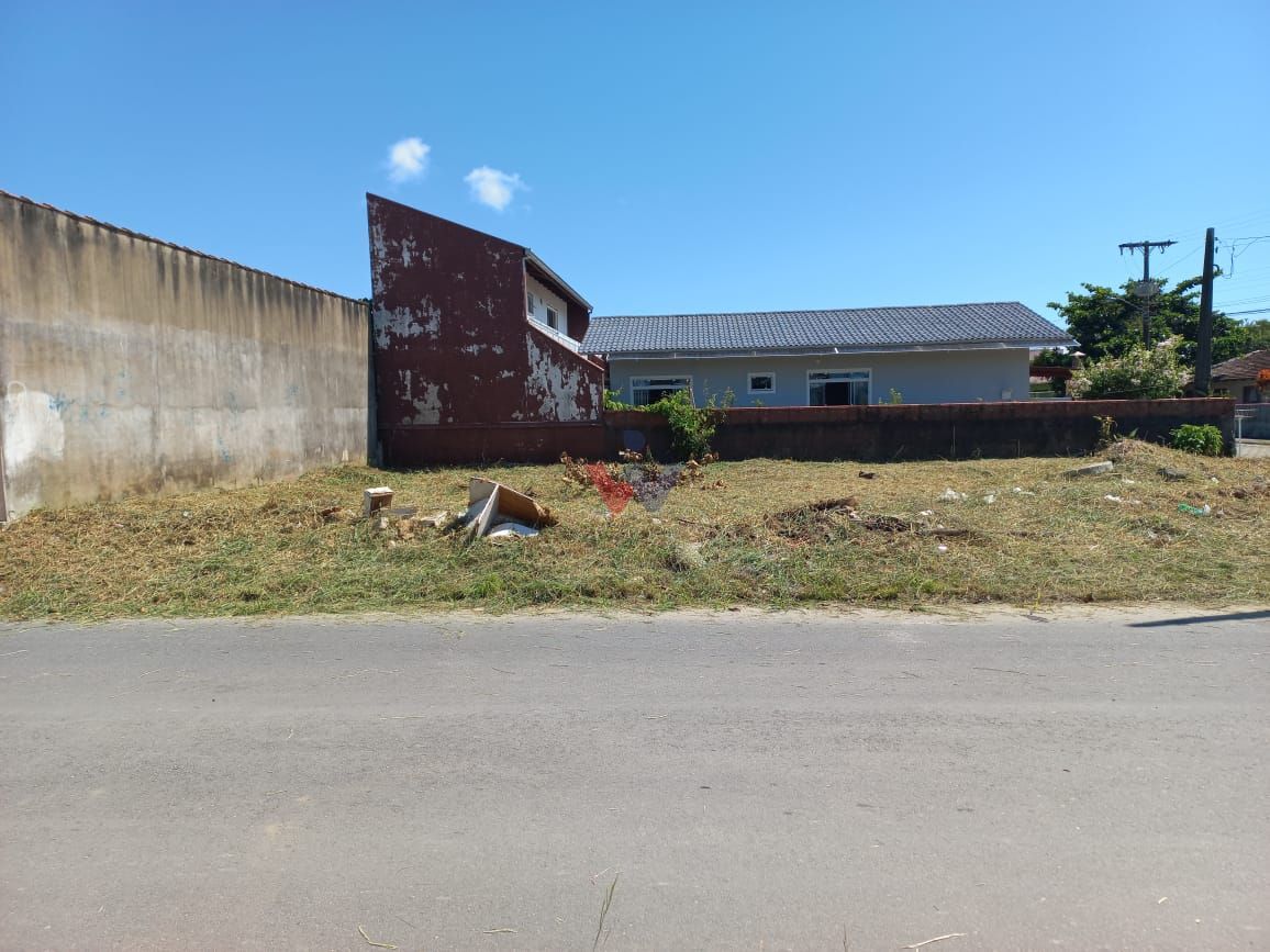 Terreno de Esquina na Praia de Enseada  252 m  a 350 m do Mar