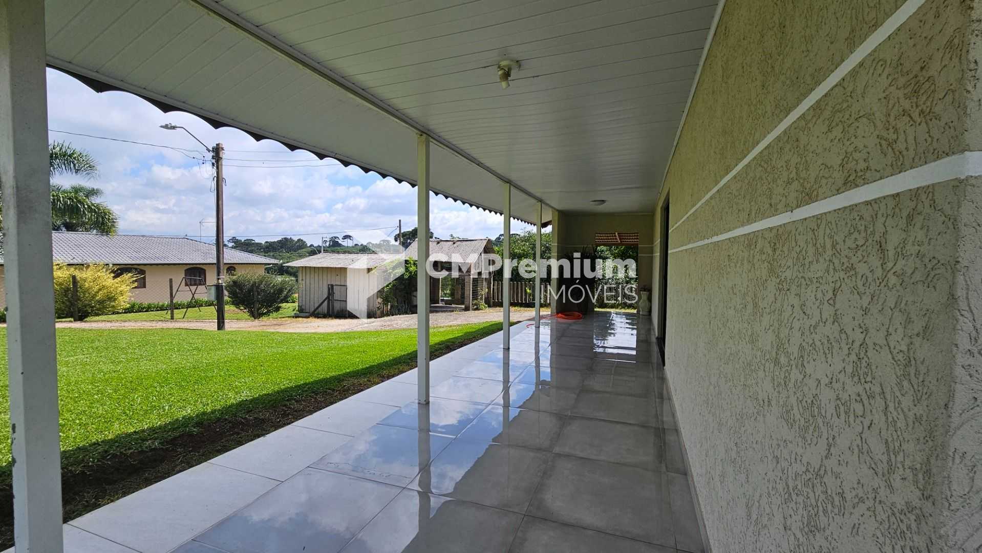 Viva no campo a 7km do centro  Chácara com casa, riacho e tanq...