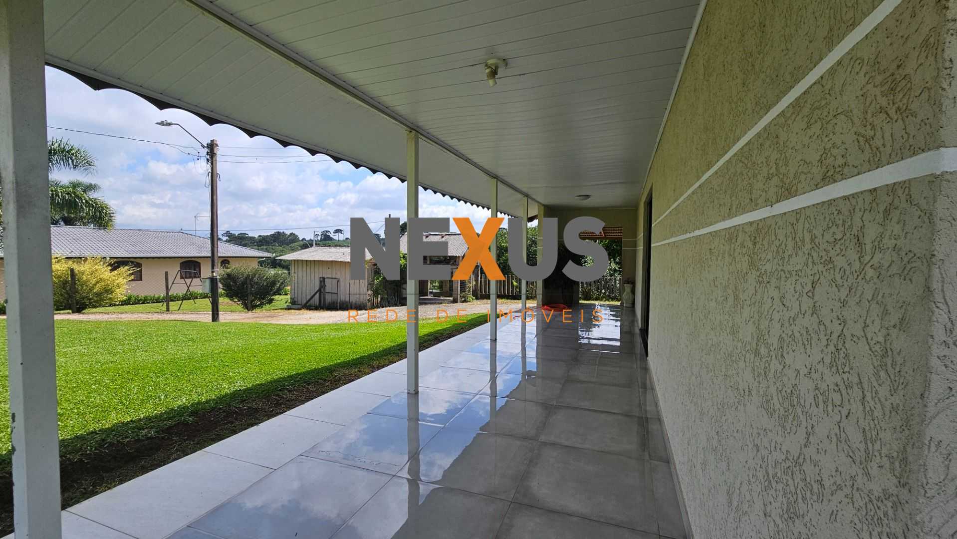 Viva no campo a 7km do centro  Chácara com casa, riacho e tanq...