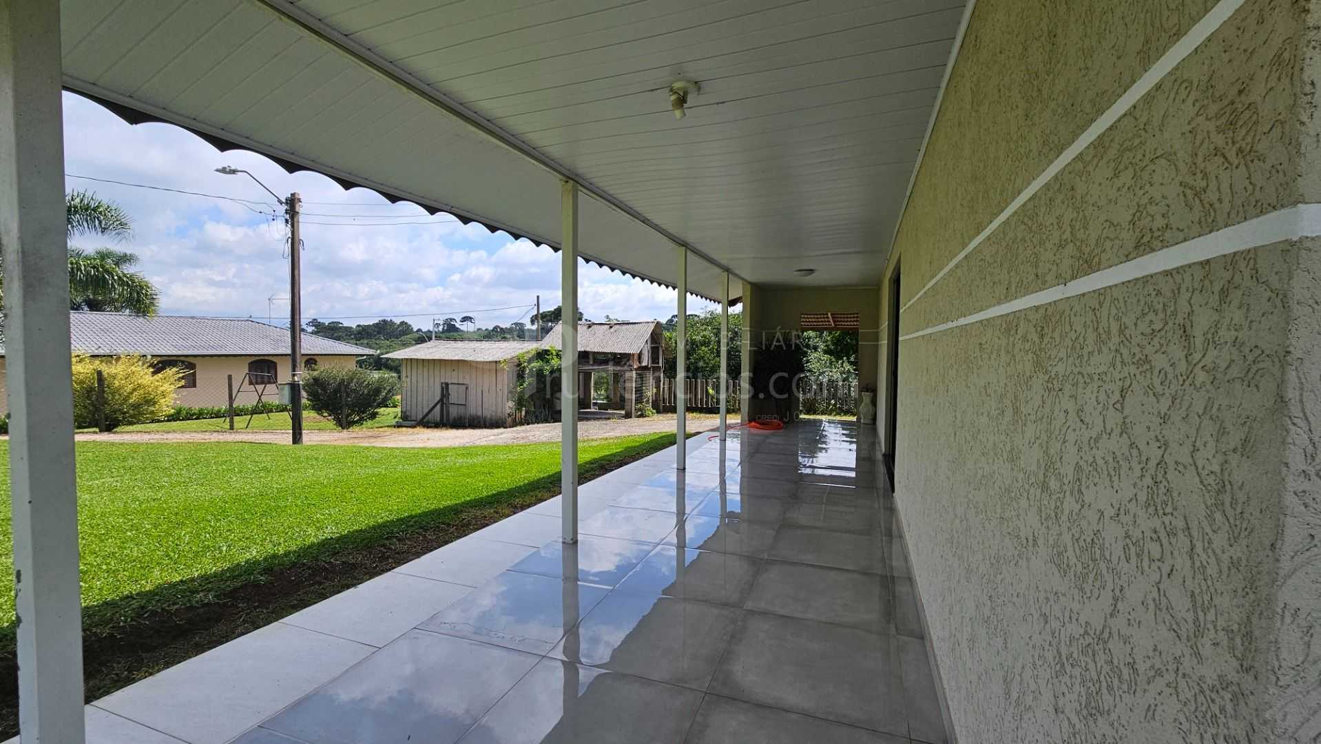 Viva no campo a 7km do centro  Chácara com casa, riacho e tanq...