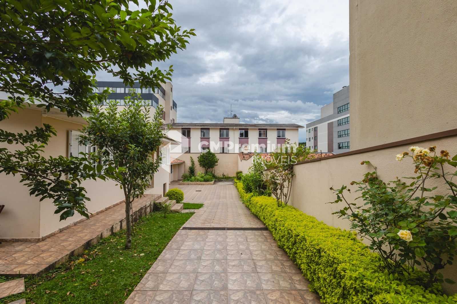 Casa térrea   2 imóveis no terreno | 3 casas e vagas para 10 c...