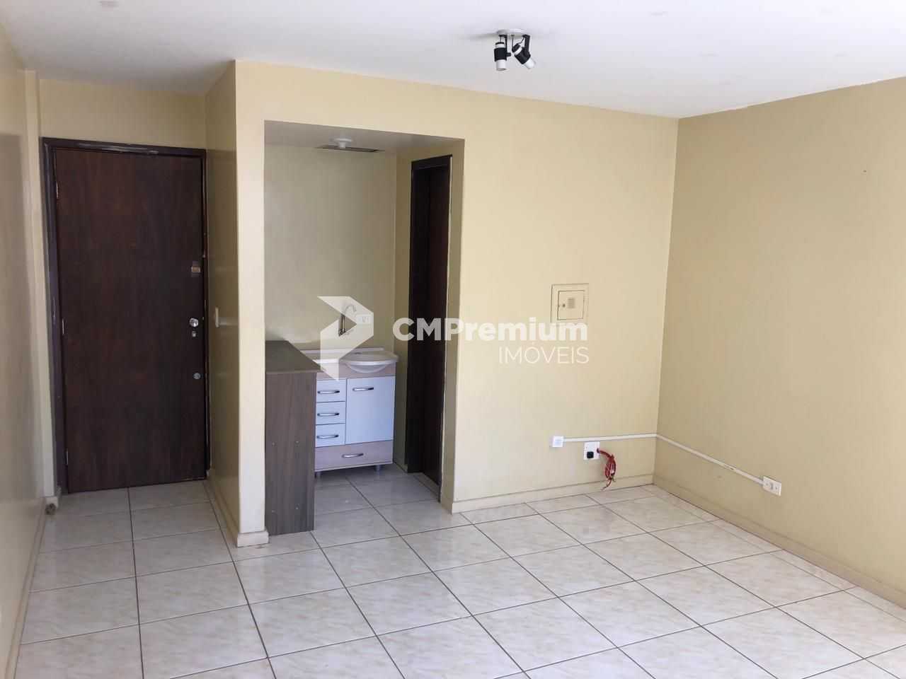 Sala Comercial Arejada e Pronta para Uso no Centro de Curitiba