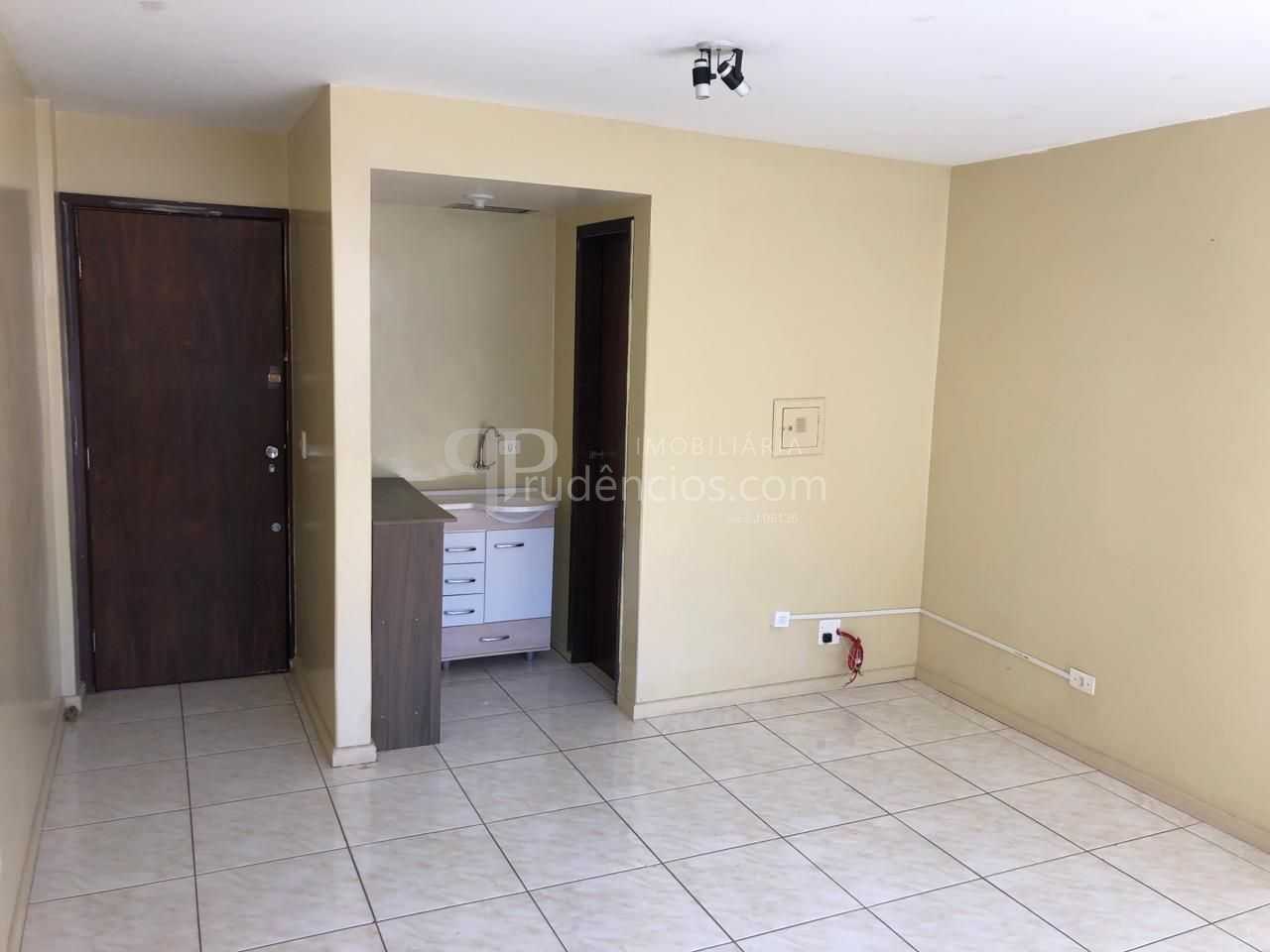 Sala Comercial Arejada e Pronta para Uso no Centro de Curitiba