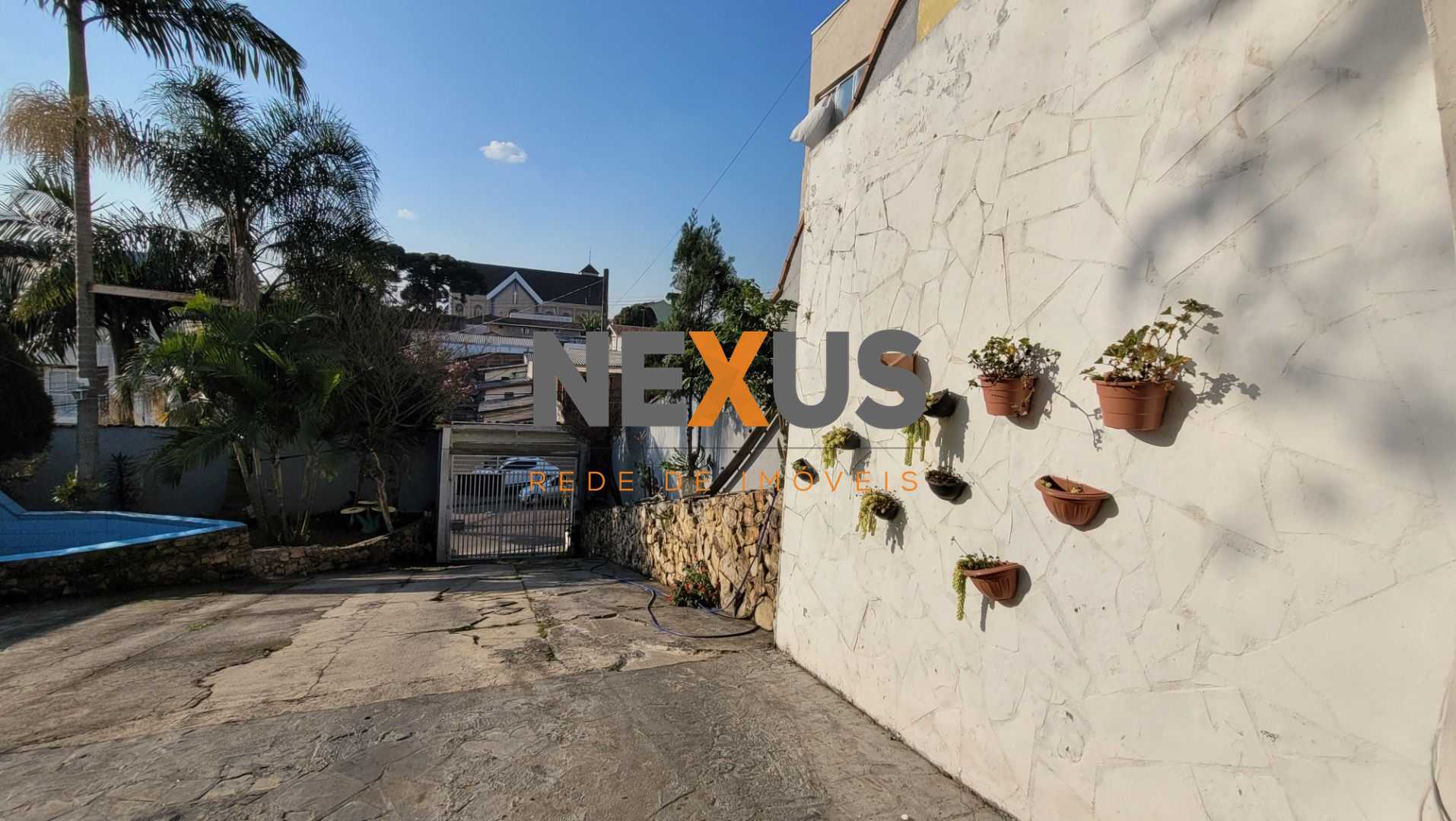 Casa ampla, ensolarada e com quintal no Portão, 4 quartos, sac...