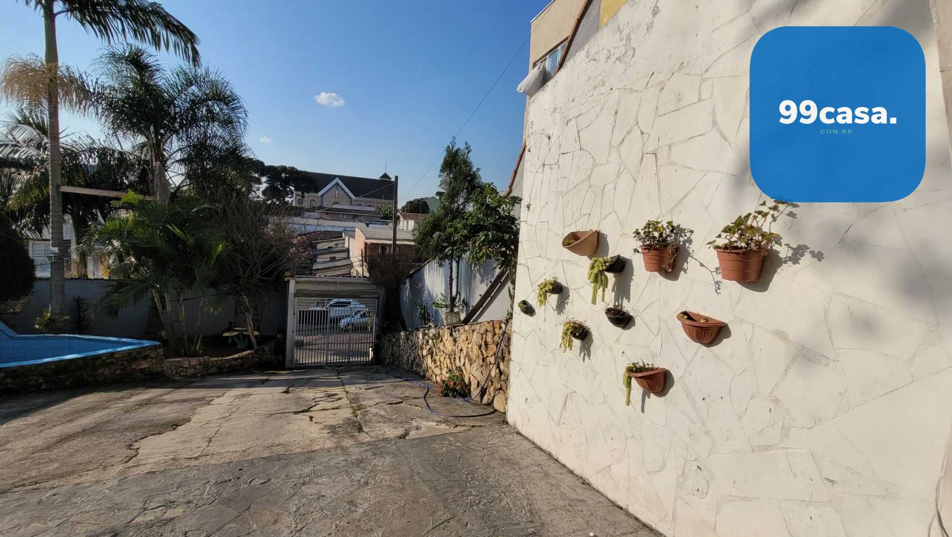 Casa ampla, ensolarada e com quintal no Portão, 4 quartos, sac...