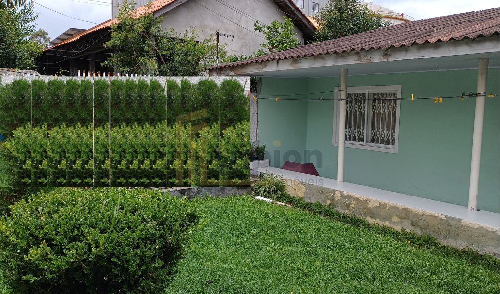 Oportunidade Única  Terreno com Casa Principal e 4 Casas nos F...