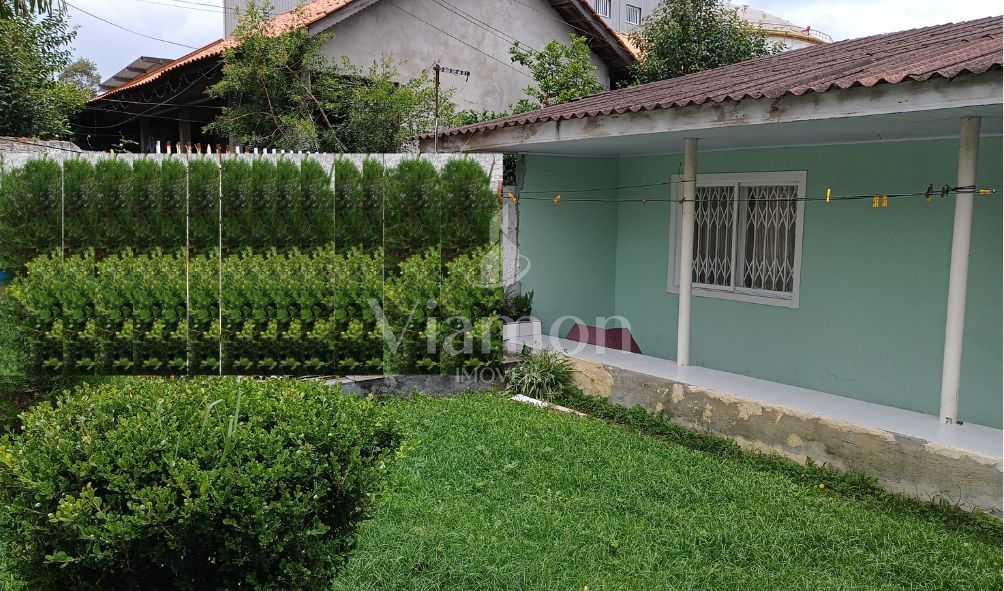 Oportunidade Única  Terreno com Casa Principal e 4 Casas nos F...