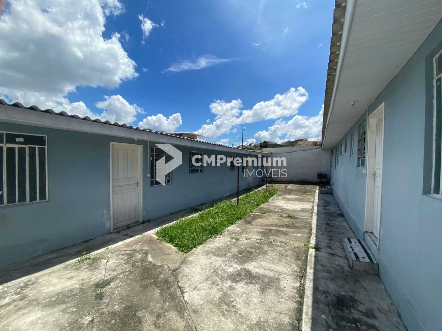 Oportunidade Única no Capão Raso  Terreno com Casa e 4 Quitine...