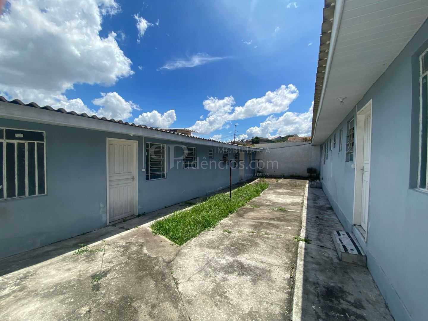 Oportunidade Única no Capão Raso  Terreno com Casa e 4 Quitine...