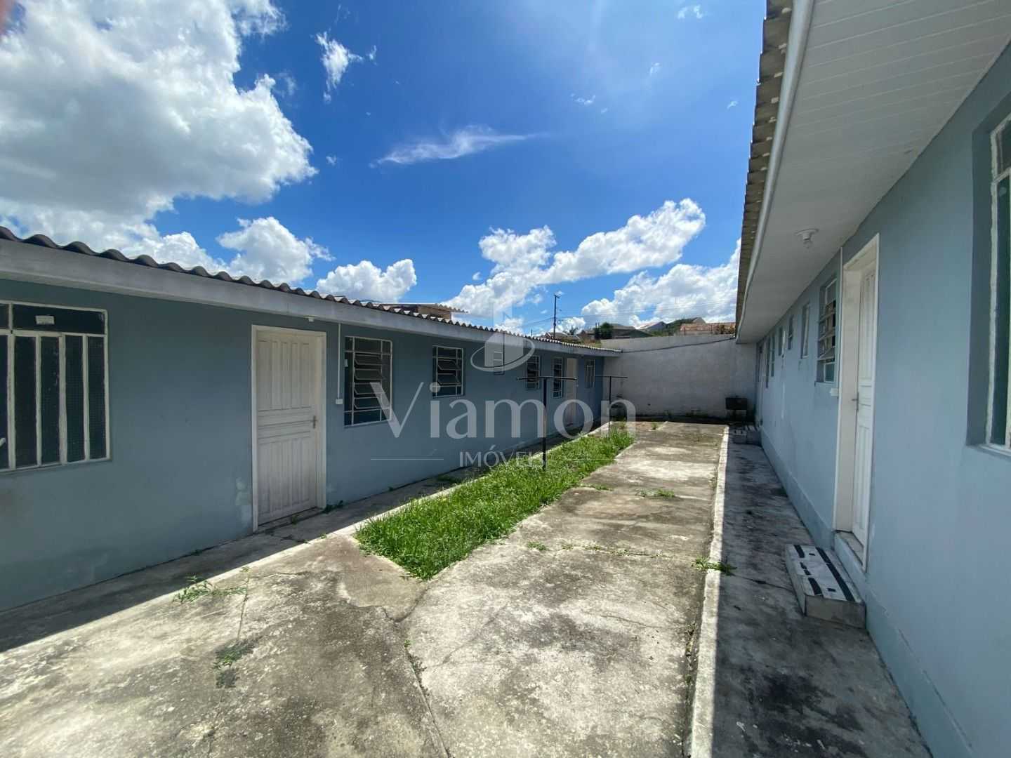 Oportunidade Única no Capão Raso  Terreno com Casa e 4 Quitine...