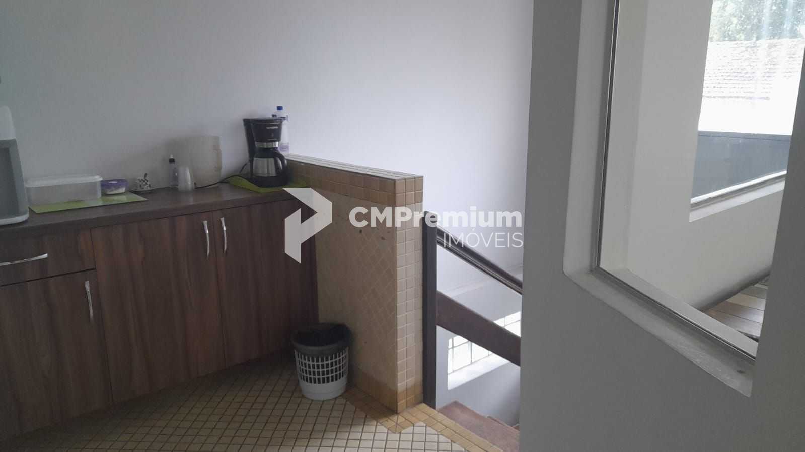 Casa Comercial nos Mercês  Amplo Espaço e Localização Estratégica