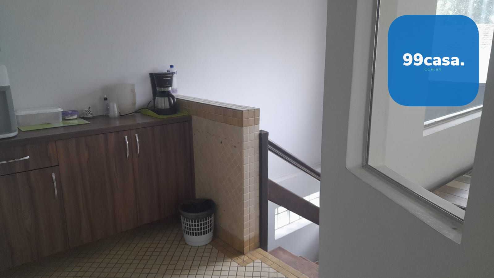 Casa Comercial nos Mercês  Amplo Espaço e Localização Estratégica