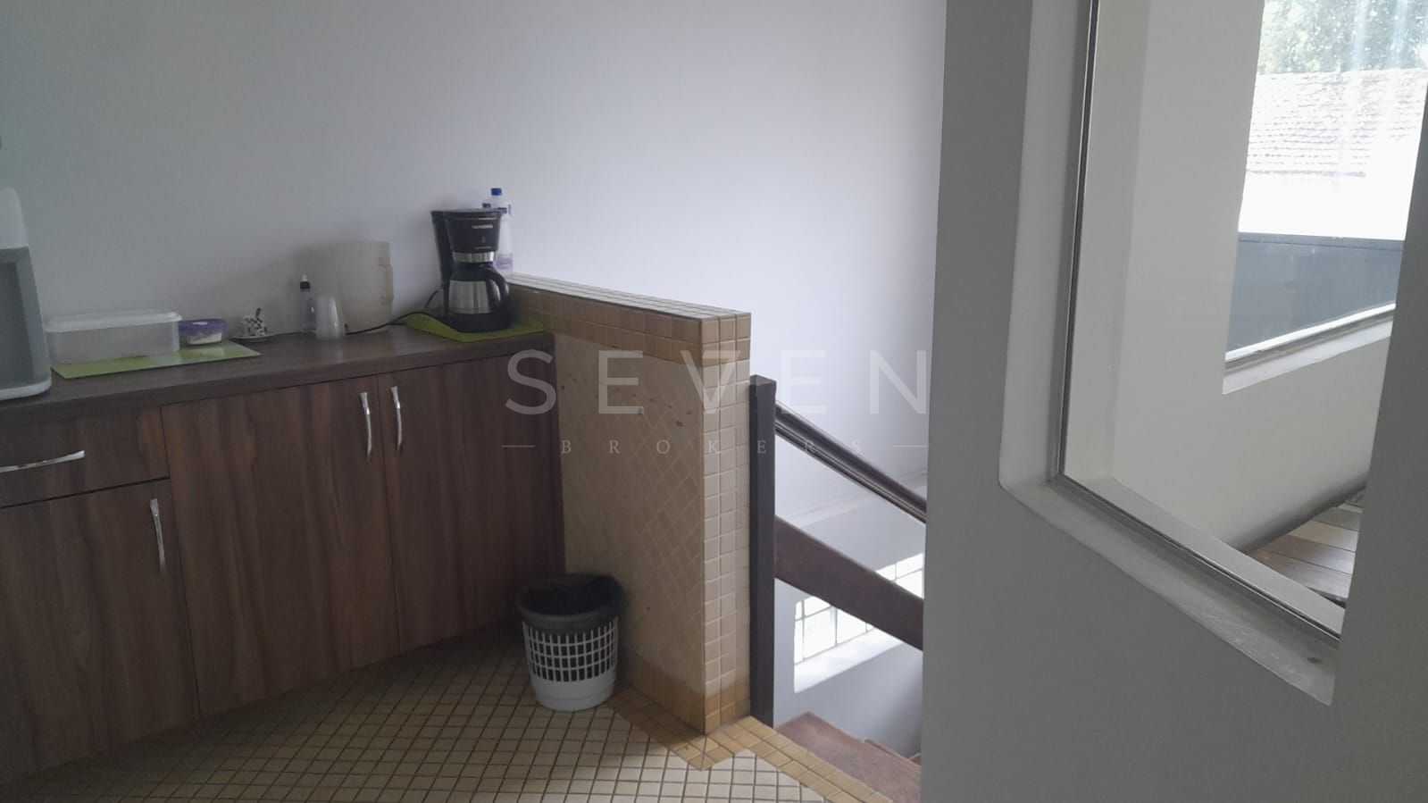 Casa Comercial nos Mercês  Amplo Espaço e Localização Estratégica