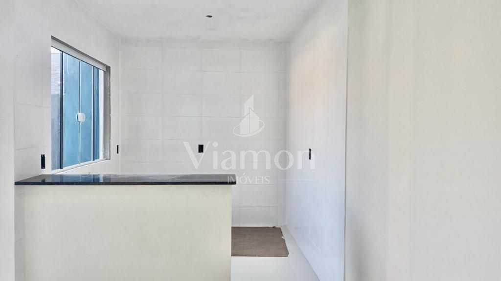 Linda Casa à Venda com 2 Quartos e Excelente Localização  Conf...