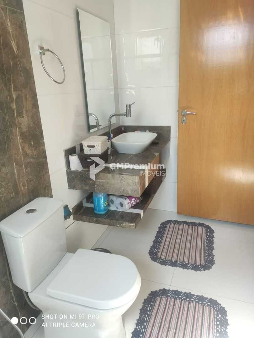 Casa de 3 Dormitórios com Piscina e Área Gourmet à Venda em Ma...