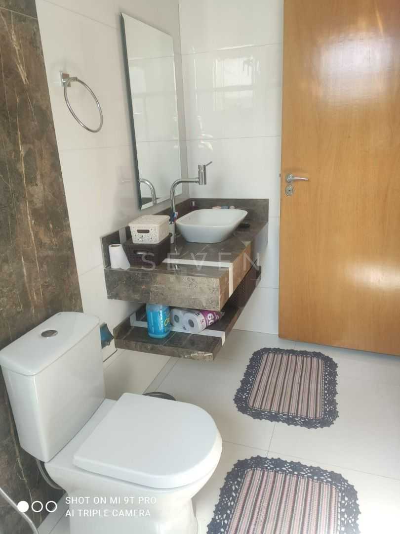 Casa de 3 Dormitórios com Piscina e Área Gourmet à Venda em Ma...