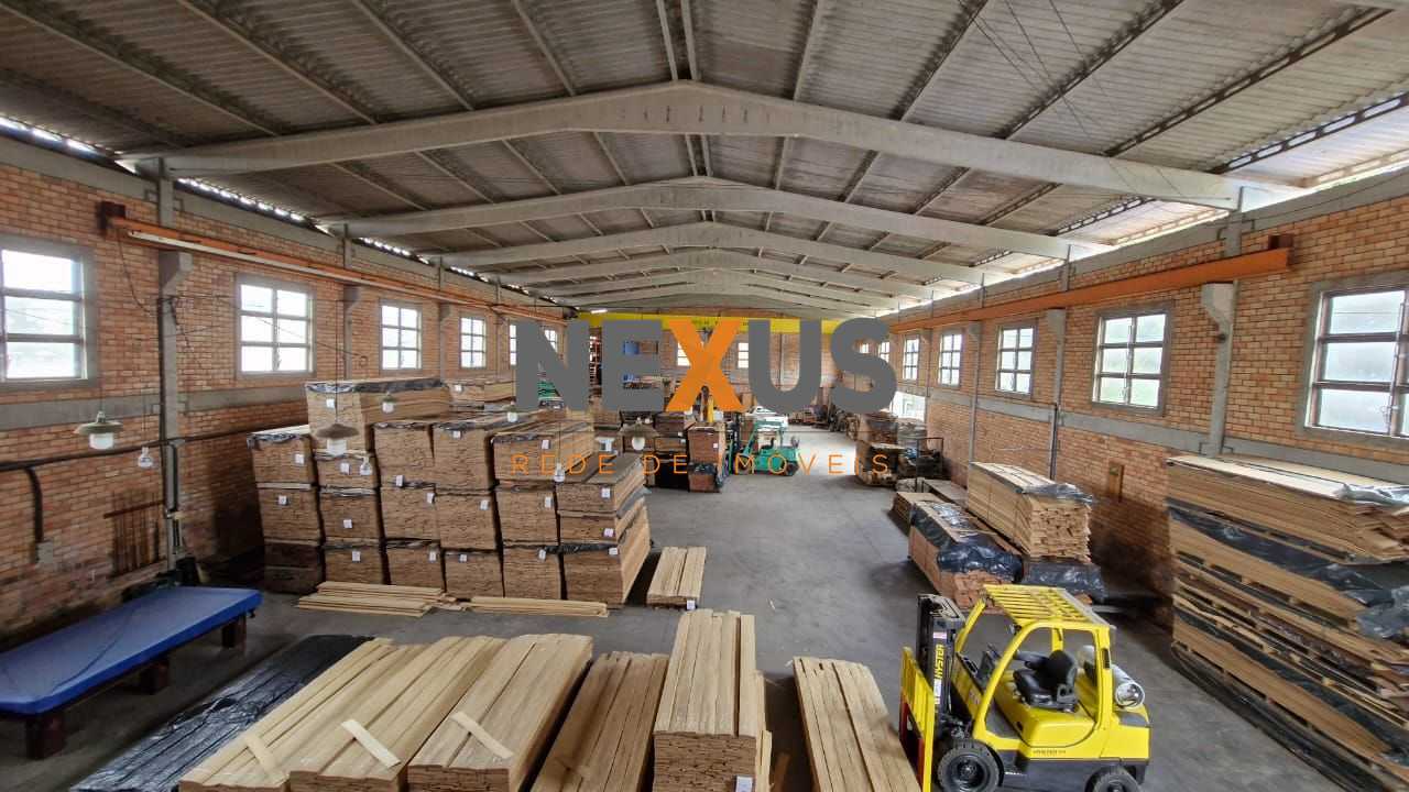 Barracão na Cidade Industrial com 1.075m , Pátio Amplo e Escri...