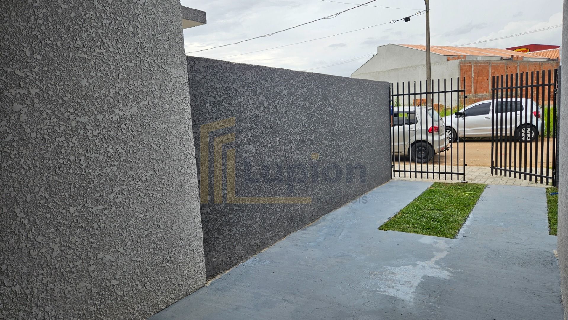 Casa à venda em localização estratégica  2 quartos, garagem e ...