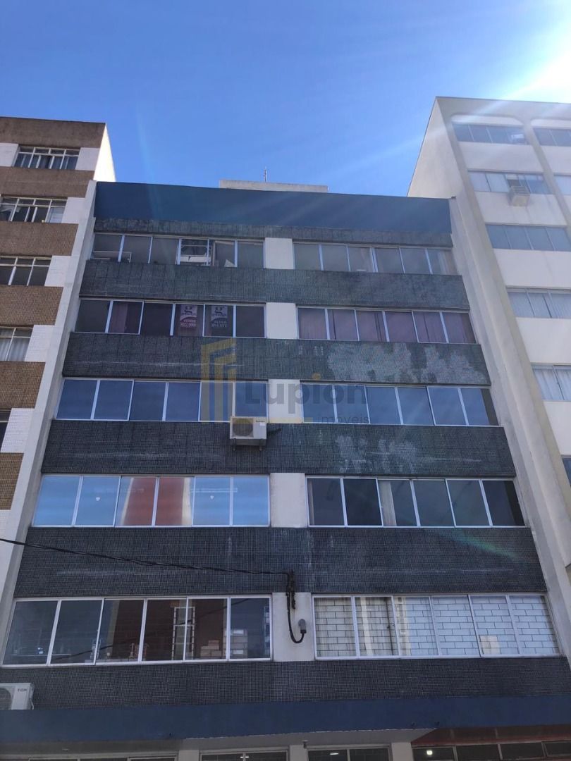 Sala Comercial Arejada e Pronta para Uso no Centro de Curitiba